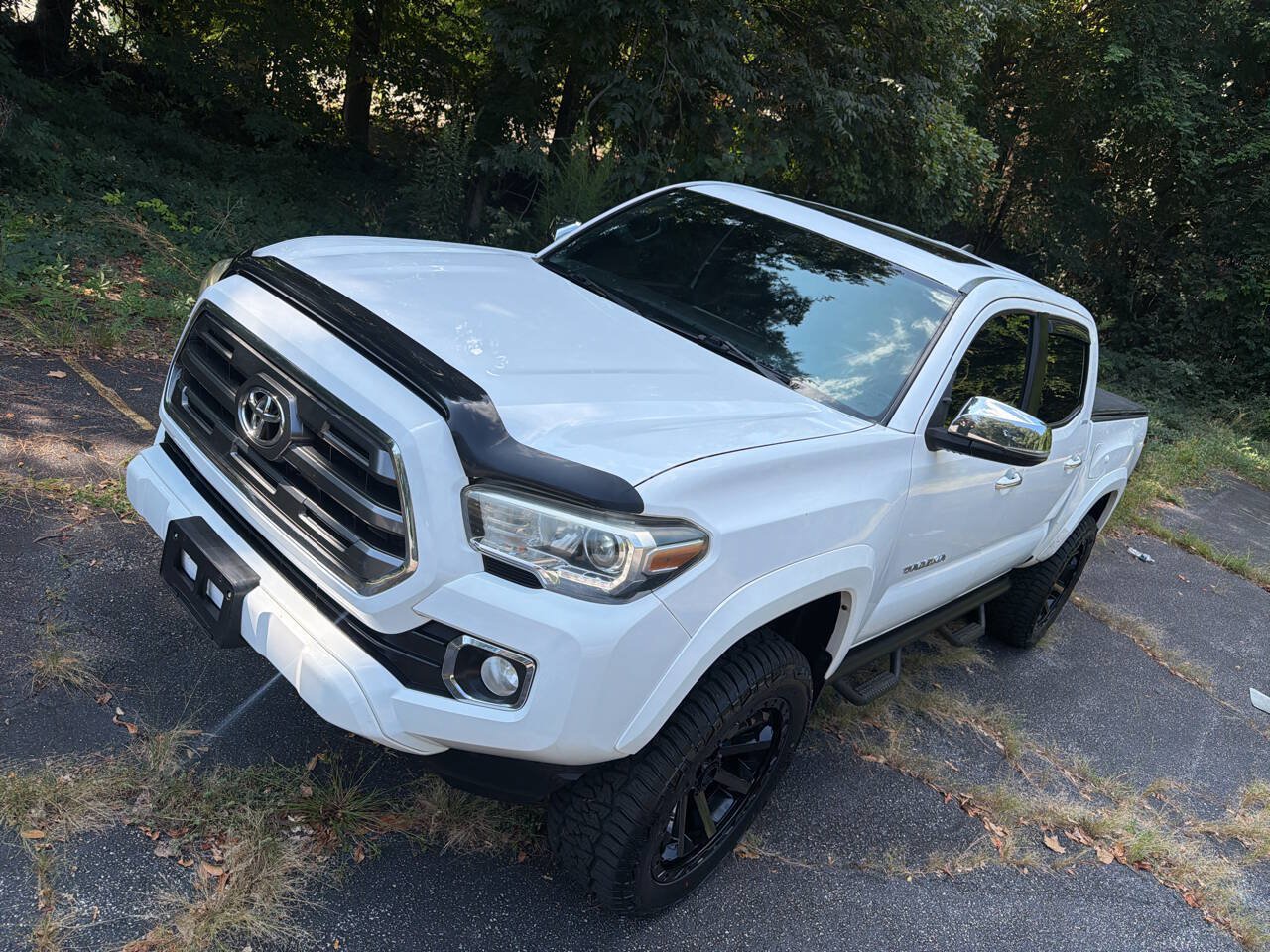 Used 2016 Toyota Tacoma Limited w/ Towing Package AWD/4WD image 13