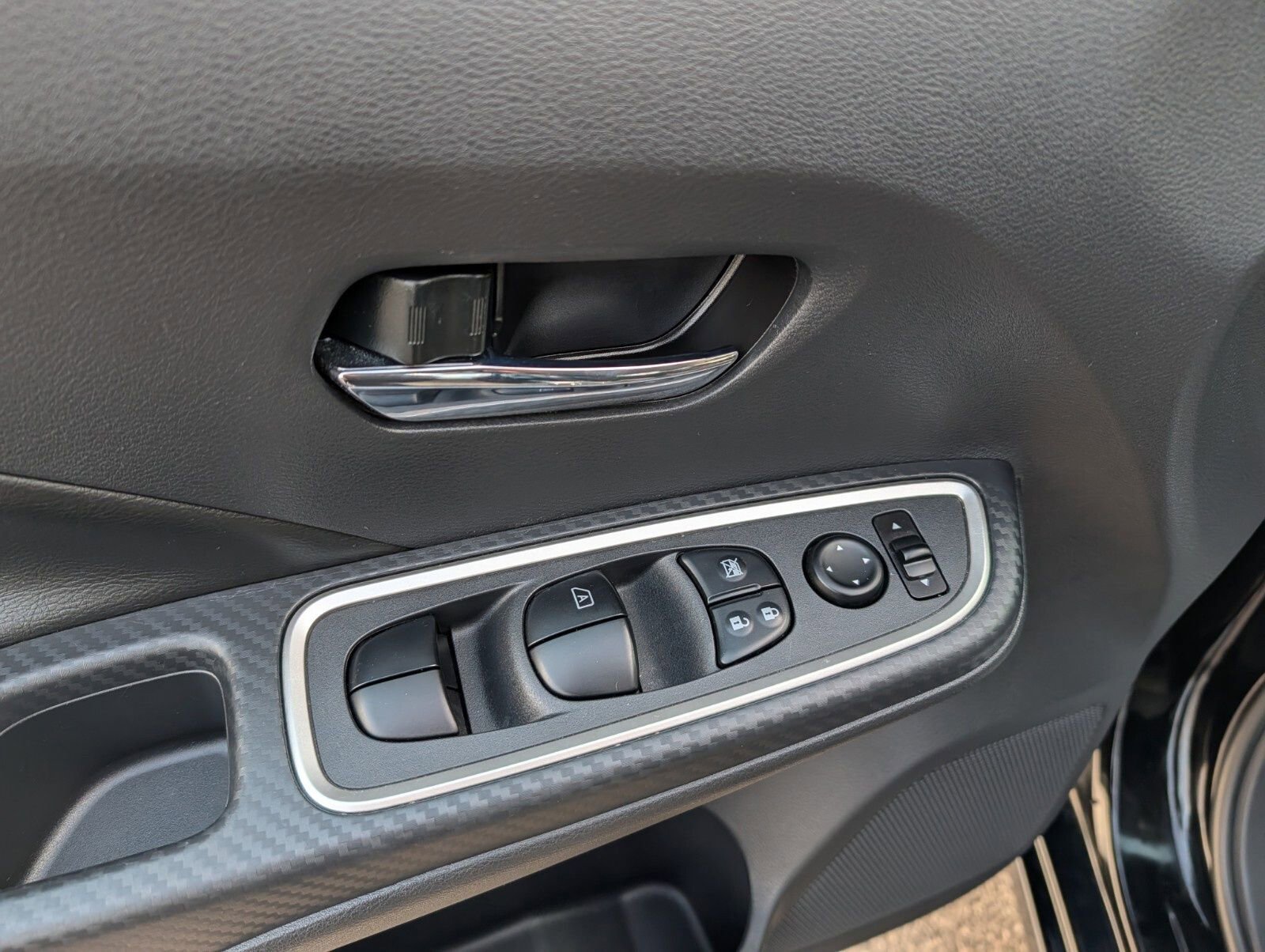 Used 2020 Nissan Versa SR w/ Convenience Package FWD image 22