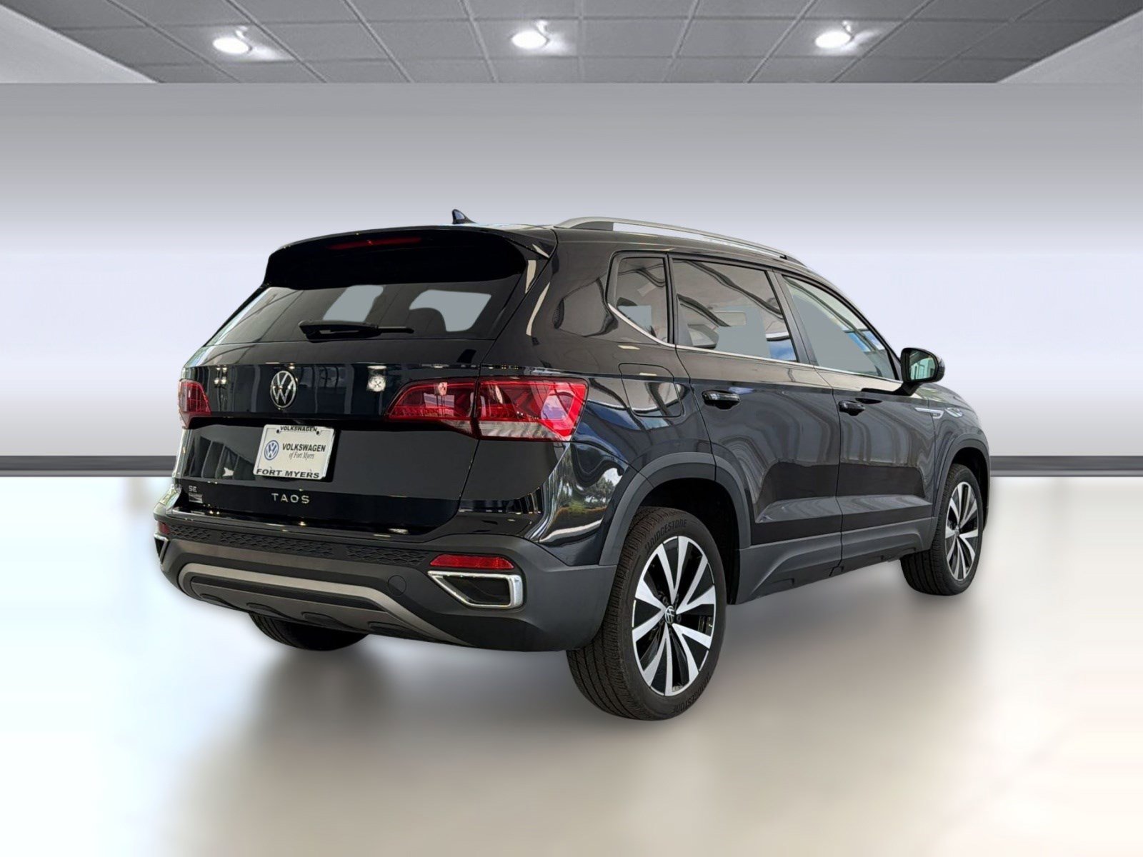 Used 2022 Volkswagen Taos SE w/ Panoramic Sunroof Package image 9