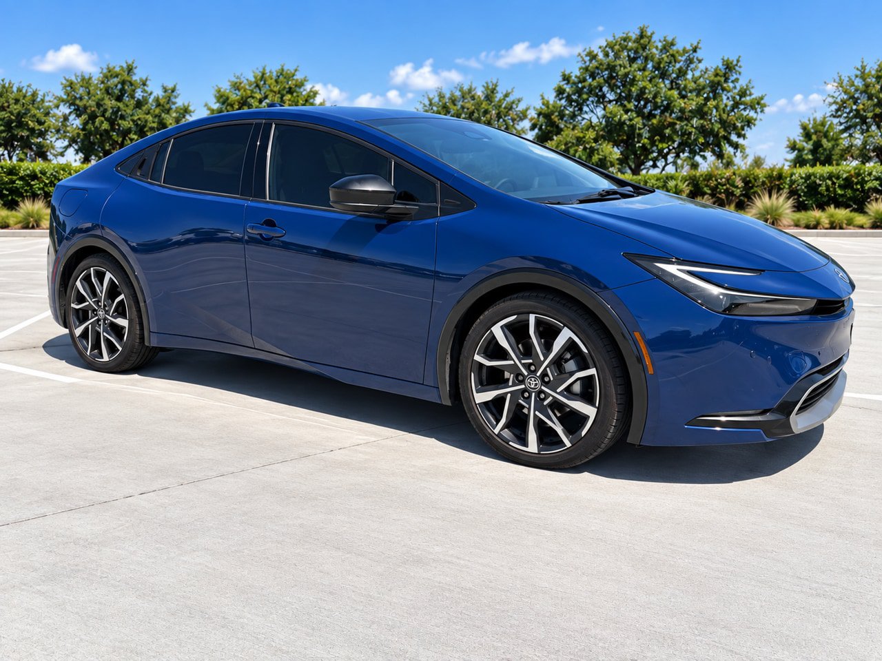 Used 2025 Toyota Prius Plug-In Hybrid FWD image 4