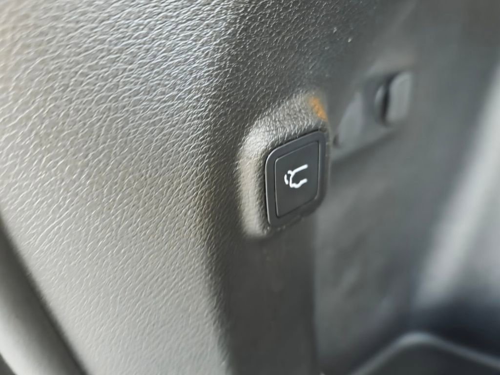 Used 2022 Jeep Cherokee Latitude Lux w/ Sun & Sound Group image 18