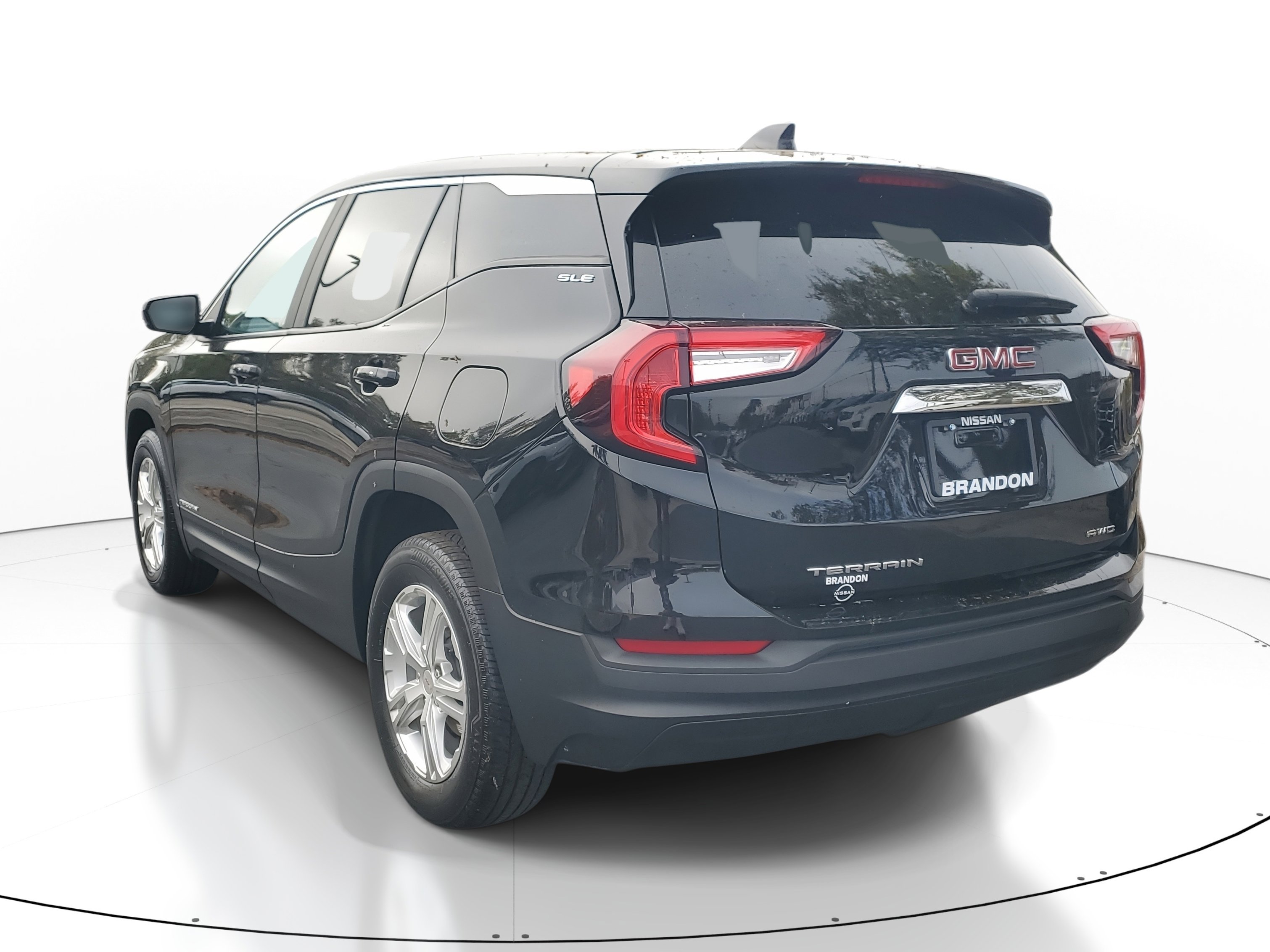 Used 2024 GMC Terrain SLE image 5