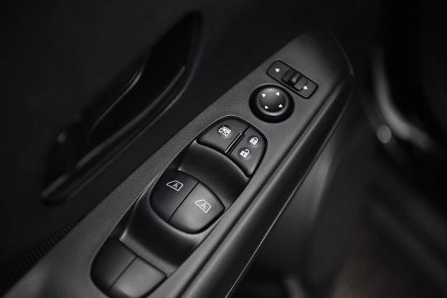 New 2025 Nissan Kicks Play S image 9