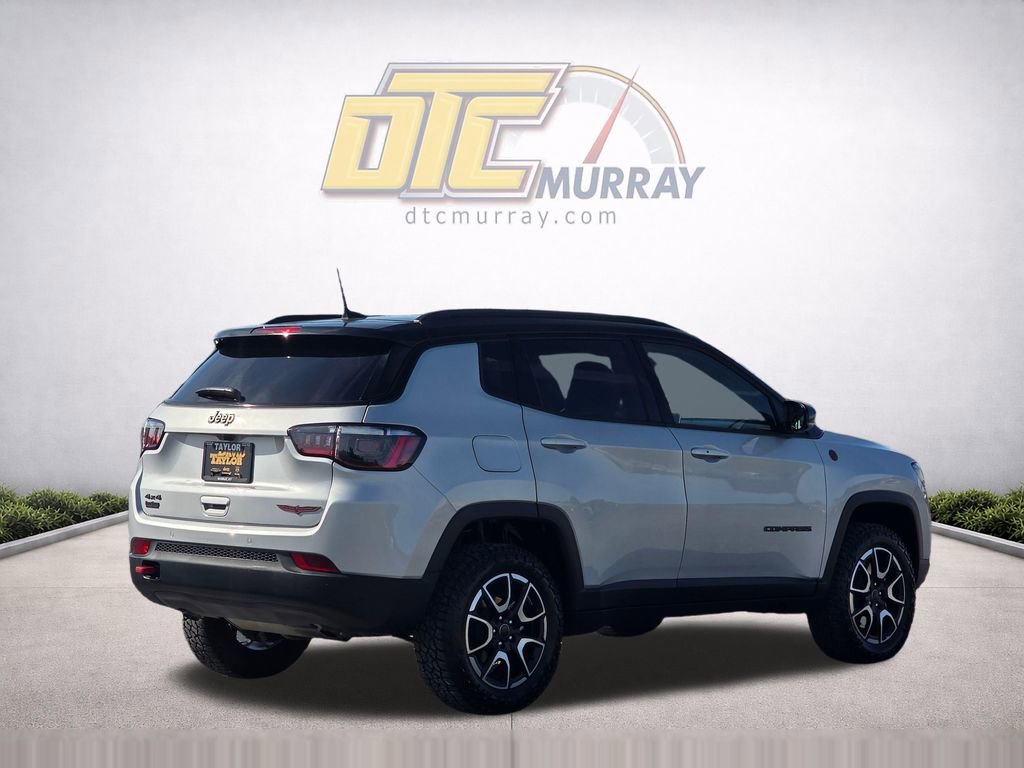 Used 2025 Jeep Compass Trailhawk image 5