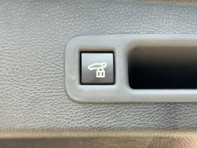 Used 2025 Toyota Sienna XLE FWD image 16
