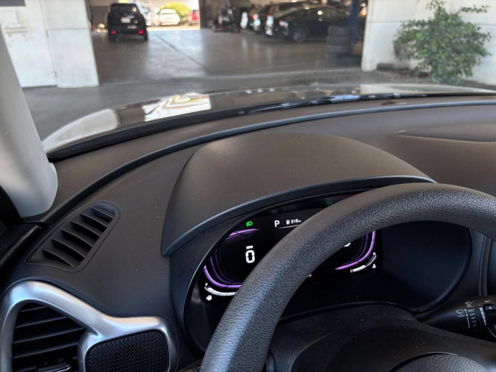 Used 2025 Kia Soul LX w/ LX Technology Package FWD image 32