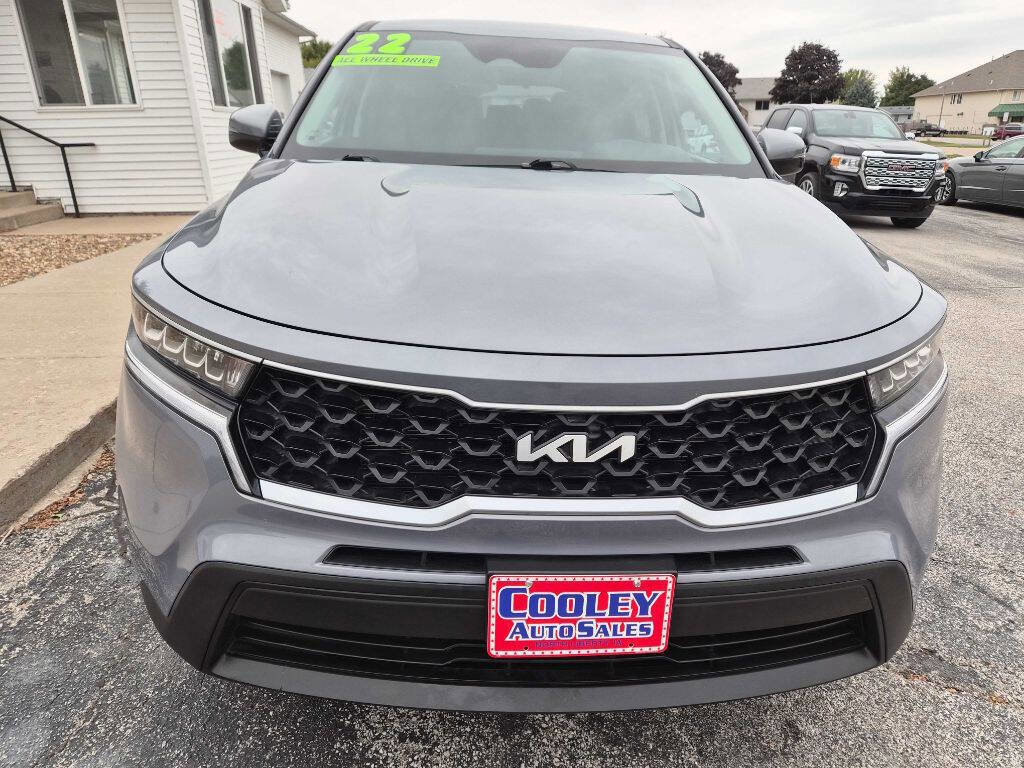 Used 2022 Kia Sorento LX image 2