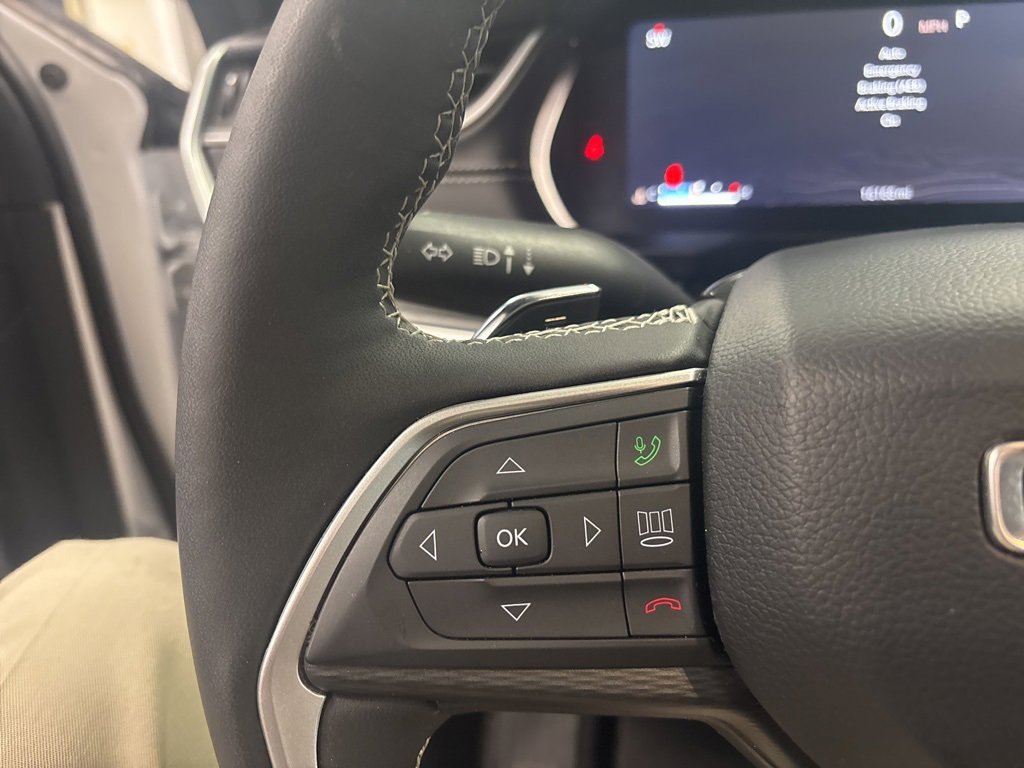 Used 2025 Jeep Grand Cherokee Altitude image 16