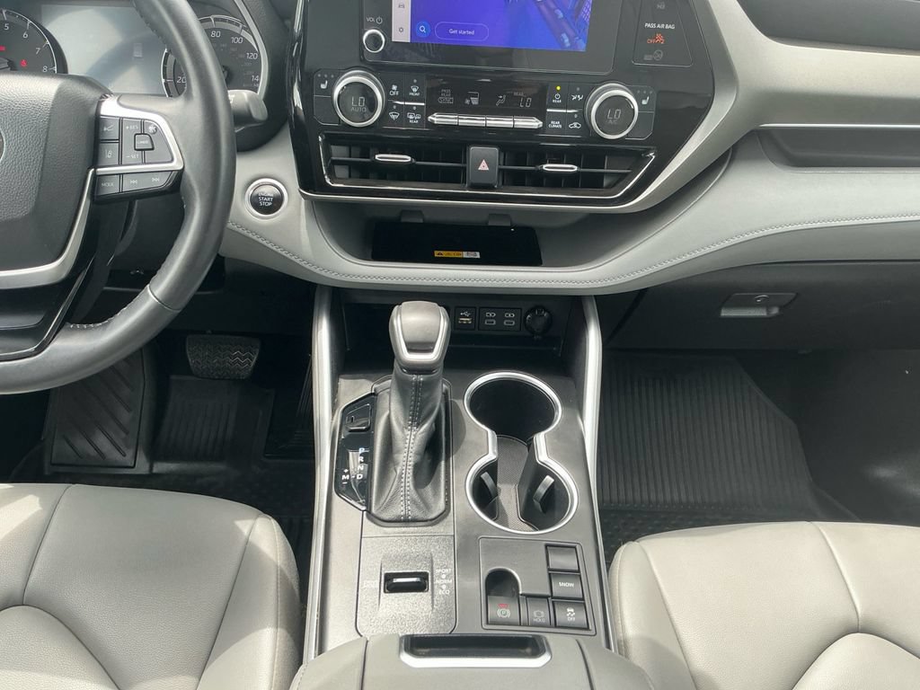 Used 2024 Toyota Highlander XLE FWD image 20