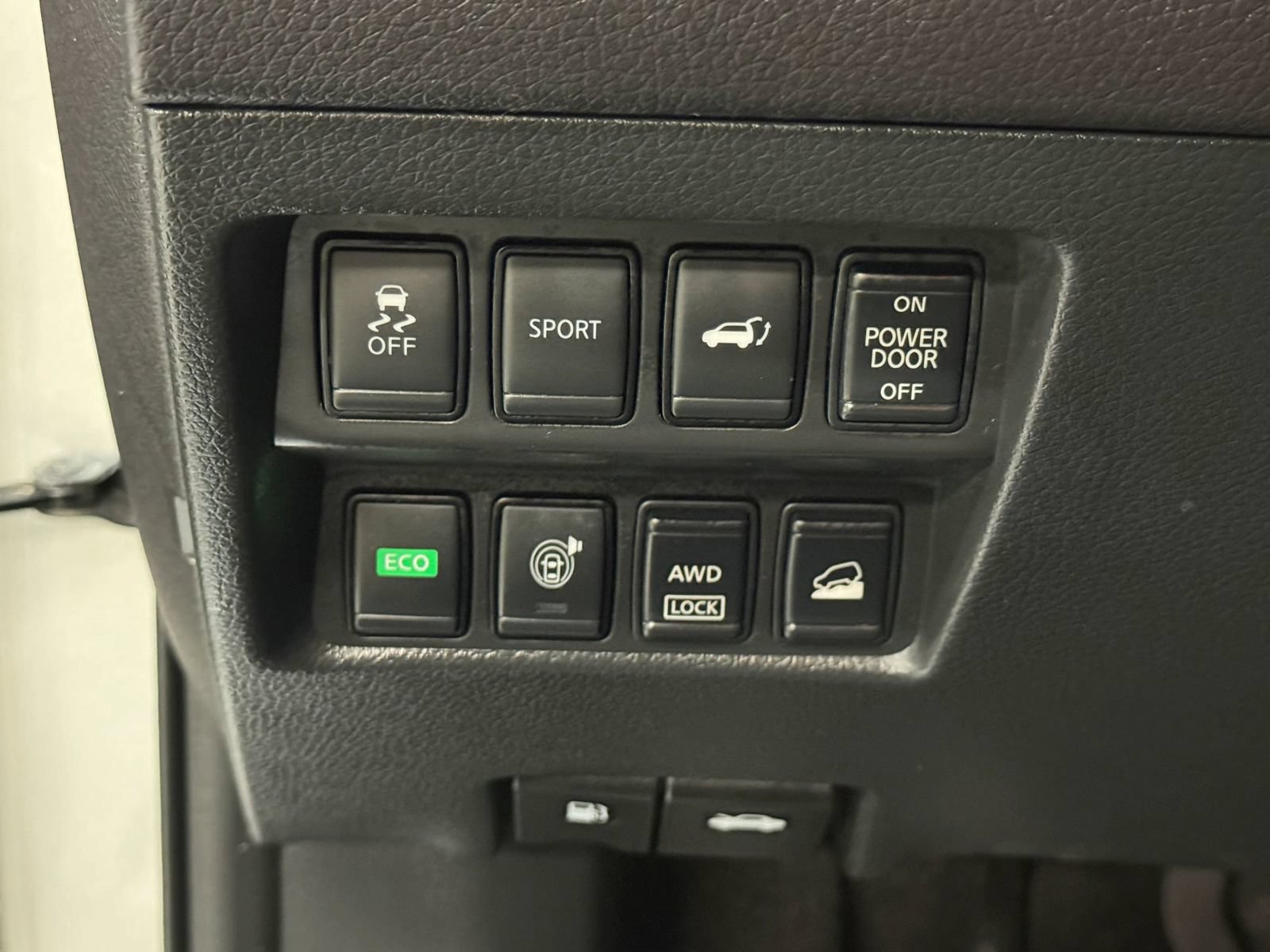 Used 2016 Nissan Rogue SV w/ SV Premium Package AWD/4WD image 28