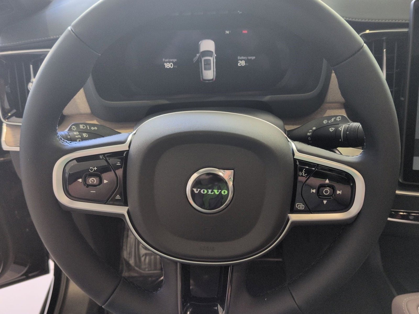 New 2026 Volvo XC90 T8 Plus w/ Protection Package Premier image 16