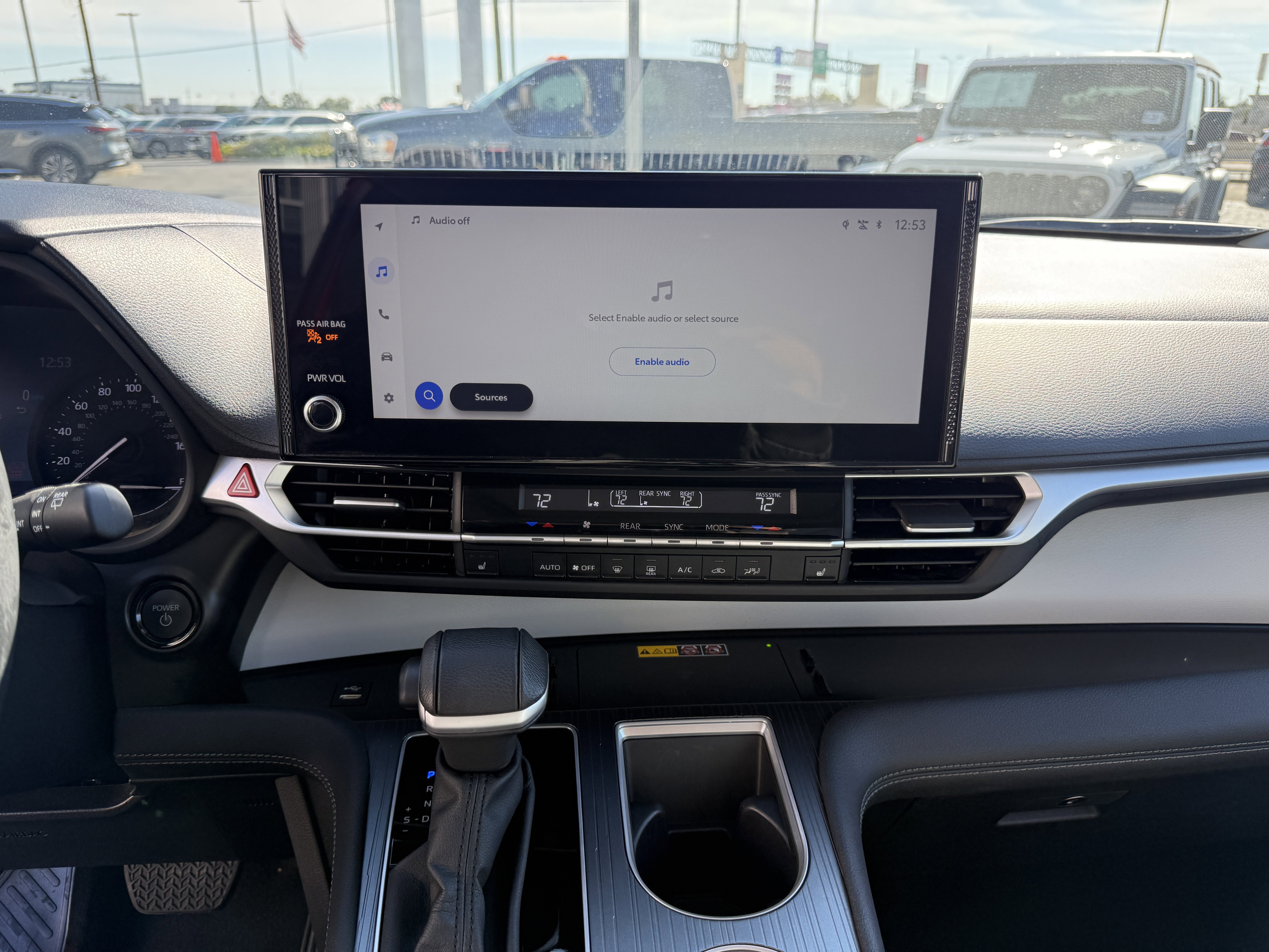 Used 2025 Toyota Sienna XLE image 21