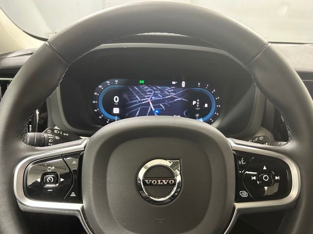 Used 2025 Volvo XC60 B5 Plus image 16