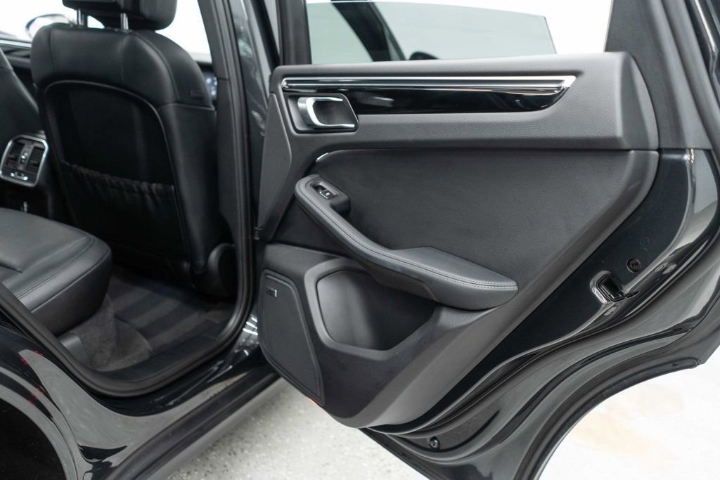 Used 2023 Porsche Macan Turbo image 29