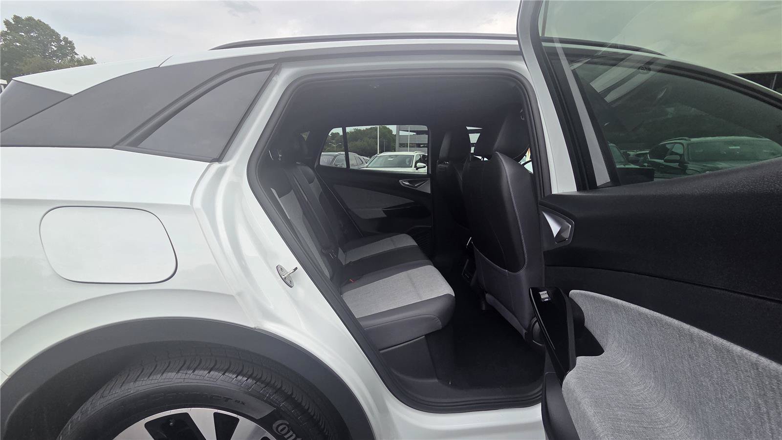 Certified 2023 Volkswagen ID.4 Pro AWD/4WD image 32