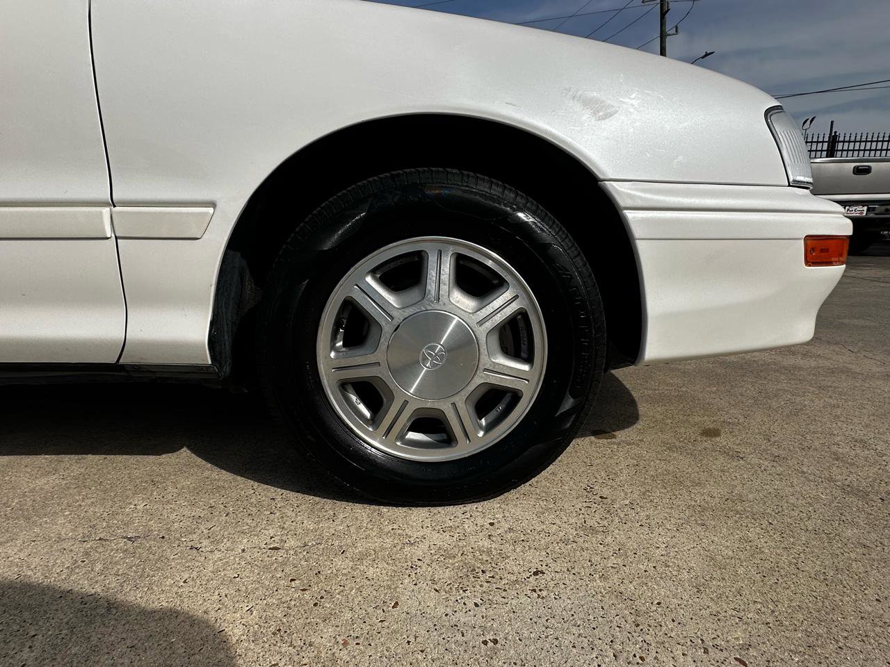 Used 1995 Toyota Avalon XLS image 11