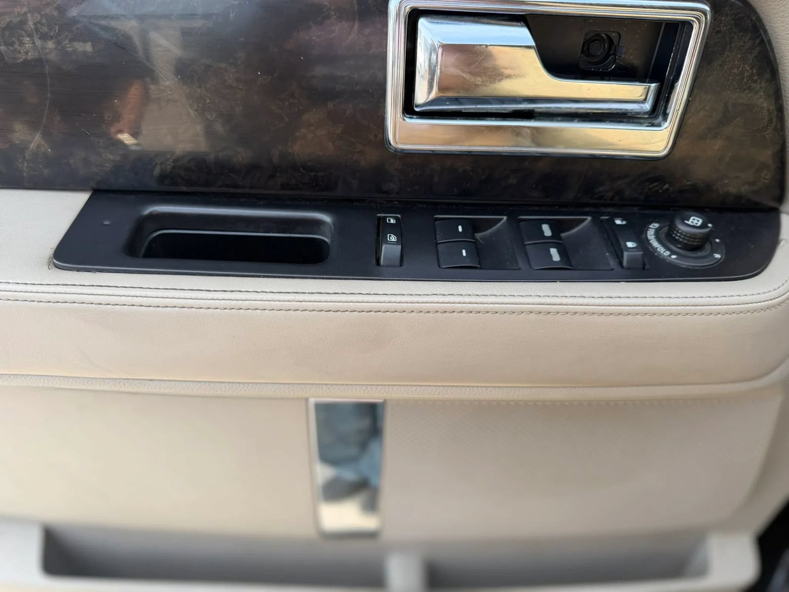 Used 2015 Lincoln Navigator 4WD image 7