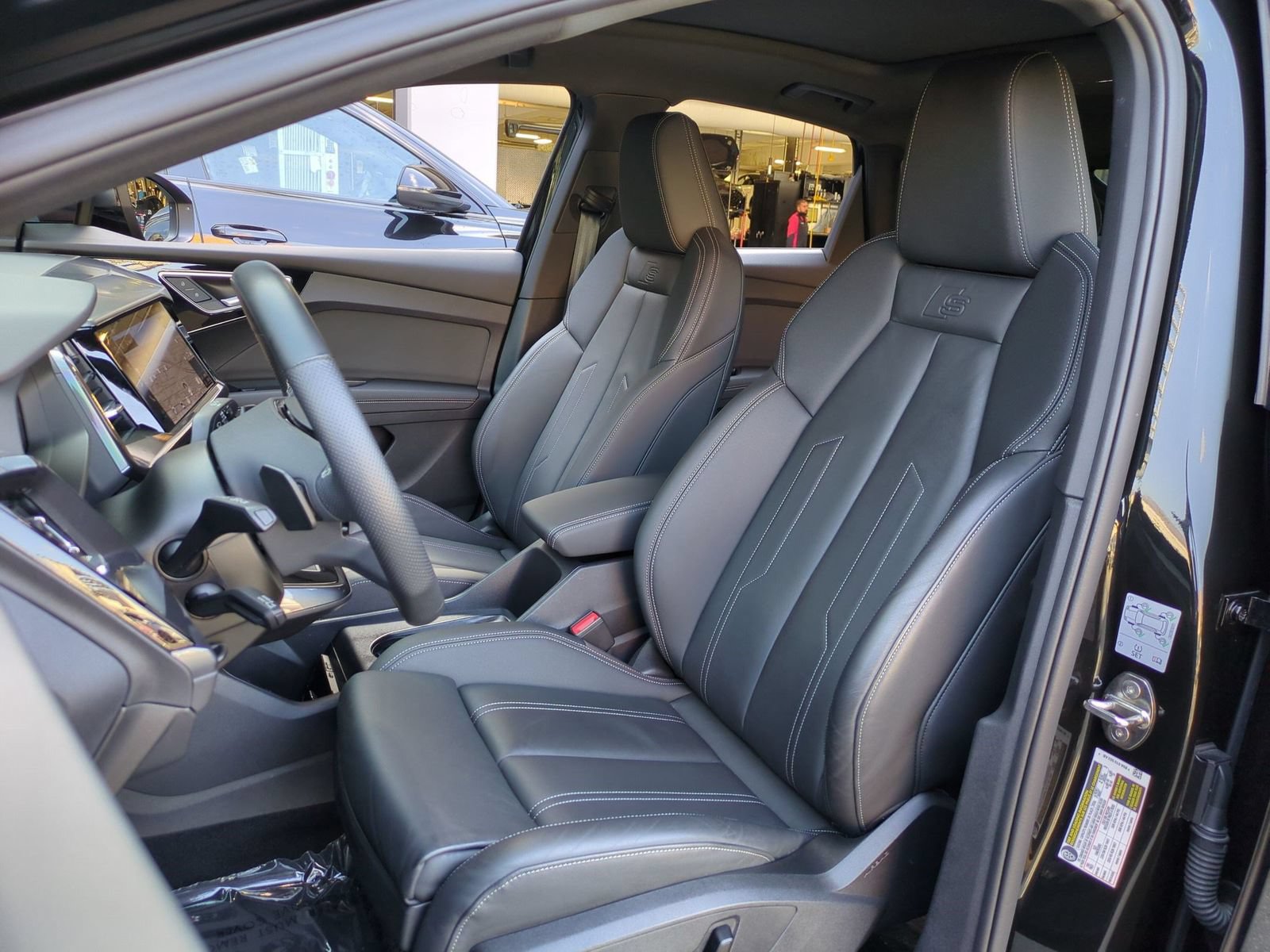 Used 2024 Audi Q4 e-tron Premium Plus w/ Premium Plus AWD/4WD image 30