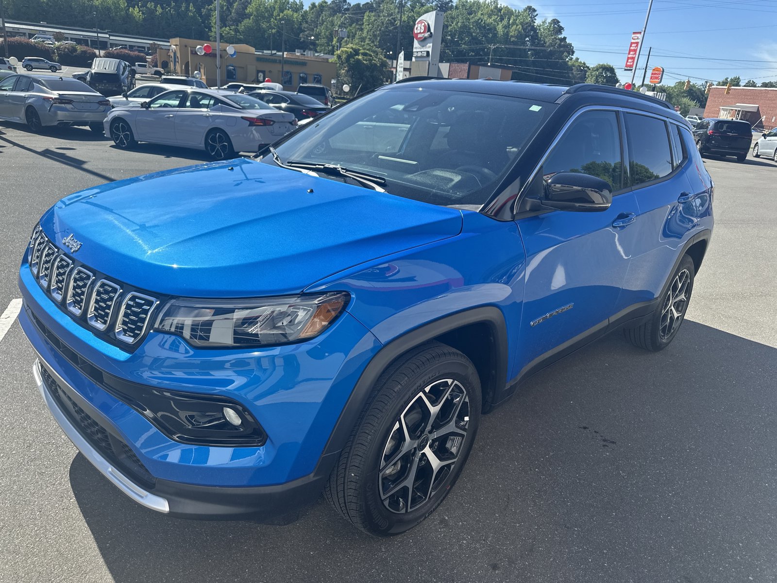 Used 2025 Jeep Compass Limited AWD/4WD image 4