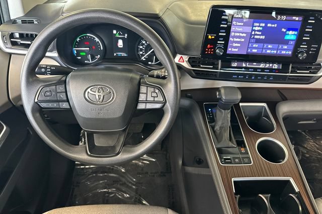 Certified 2024 Toyota Sienna LE AWD/4WD image 18