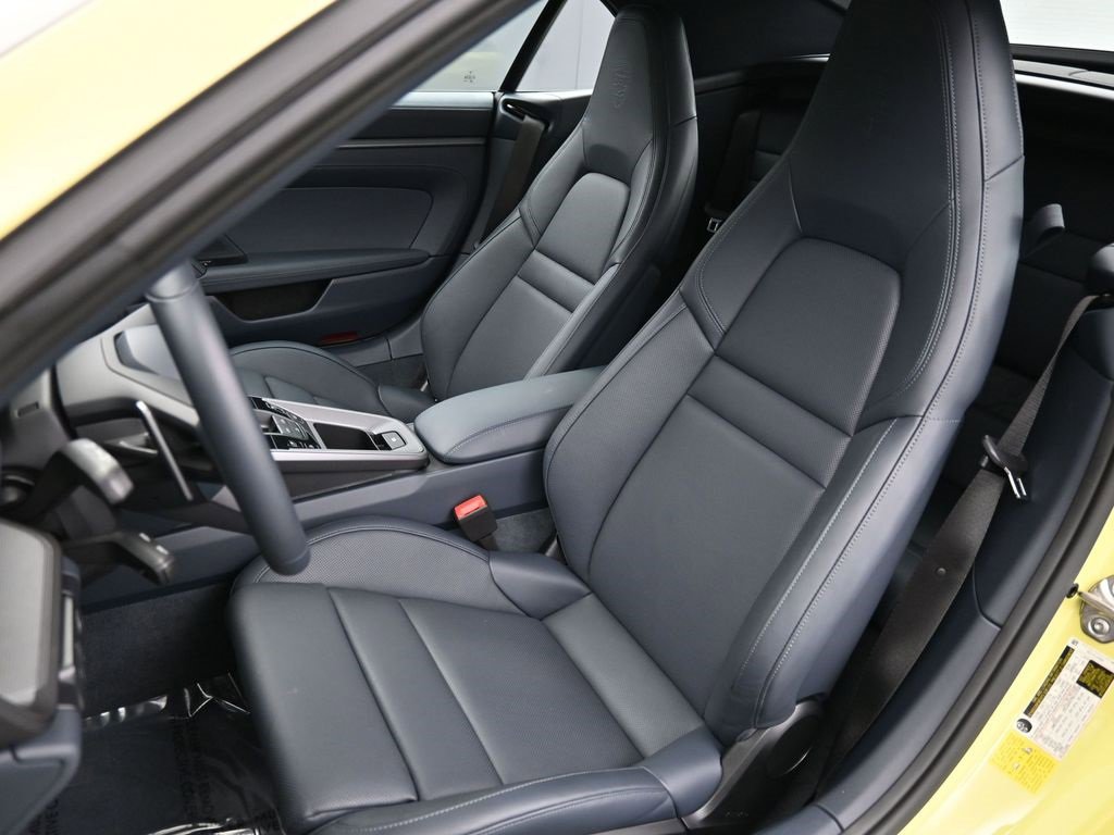 Used 2025 Porsche 911 Carrera image 5