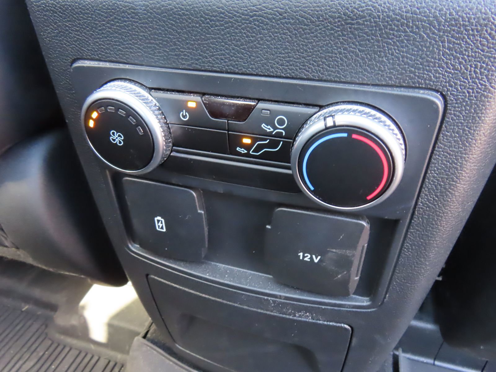 Certified 2024 Ford Explorer XLT w/ Equipment Group 202A image 35