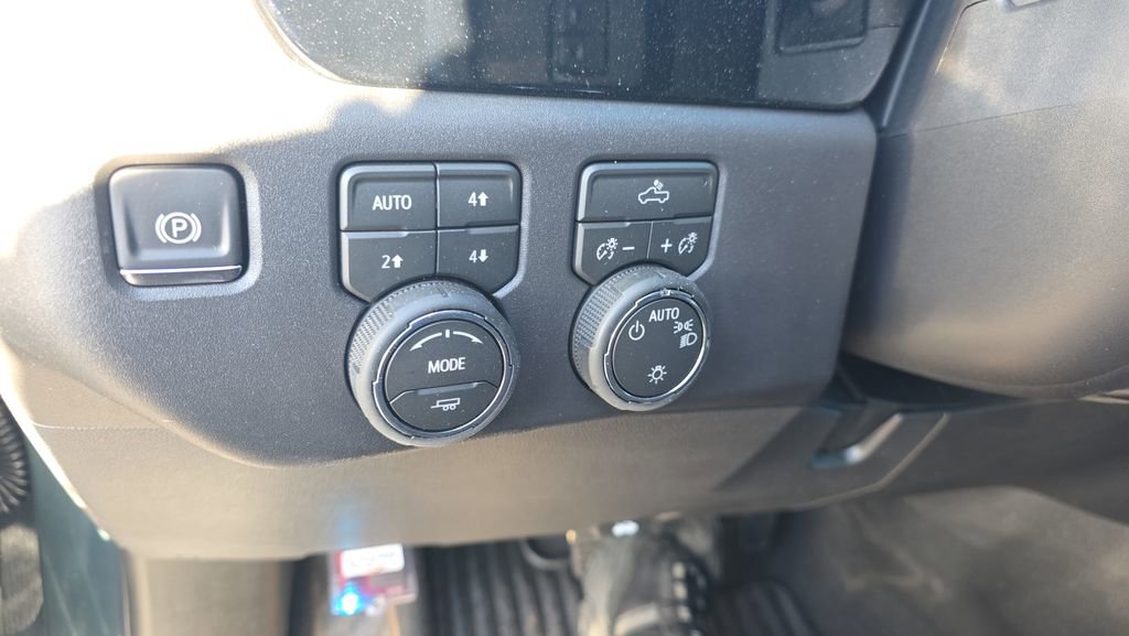 Used 2026 Chevrolet Silverado 1500 LT w/ Z71 Off-Road Package image 18