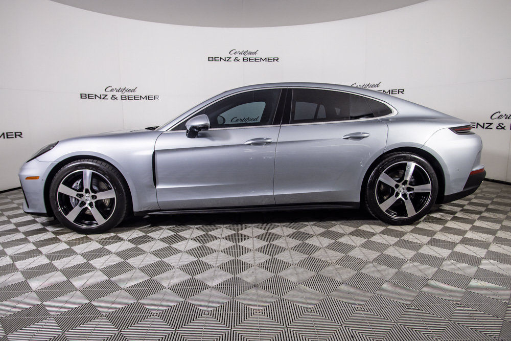 Used 2024 Porsche Panamera image 10