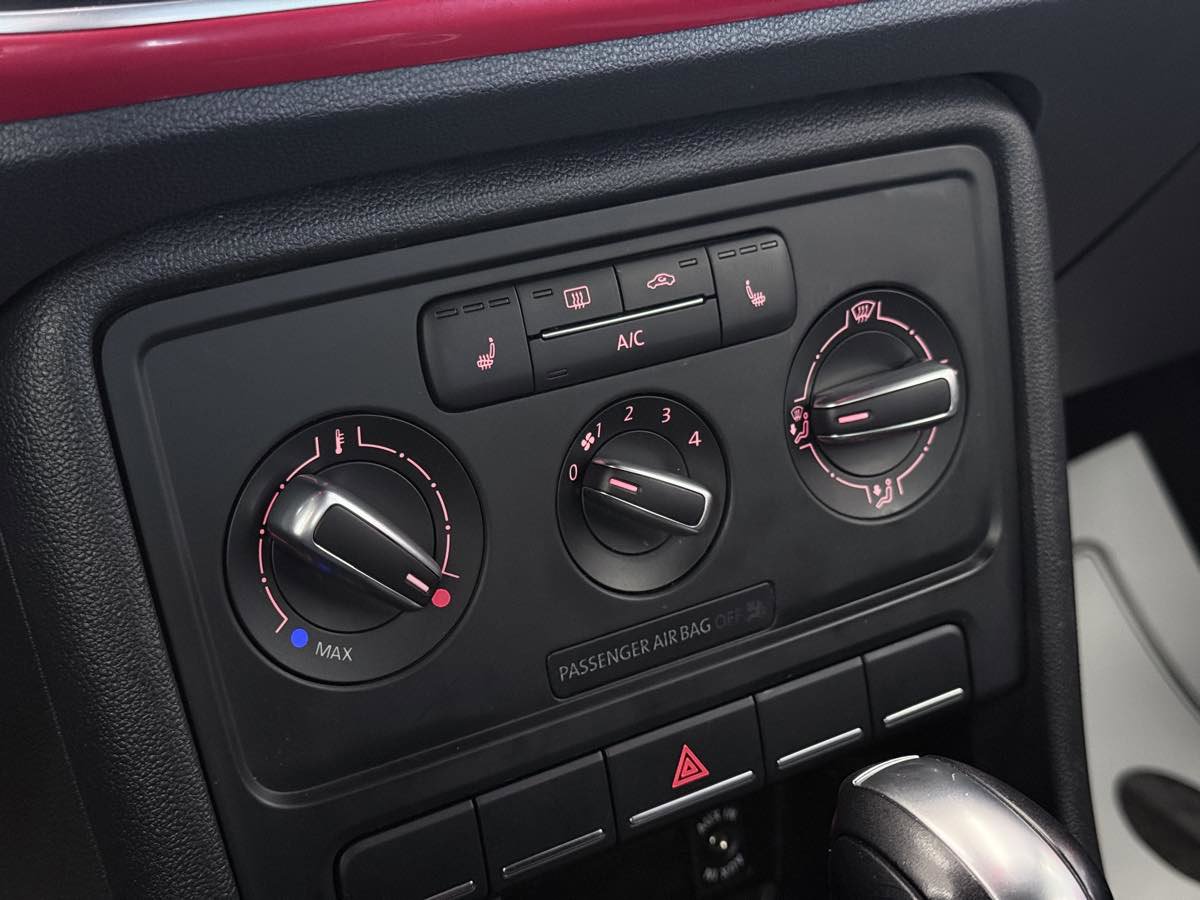 Used 2013 Volkswagen Beetle 2.5 image 46