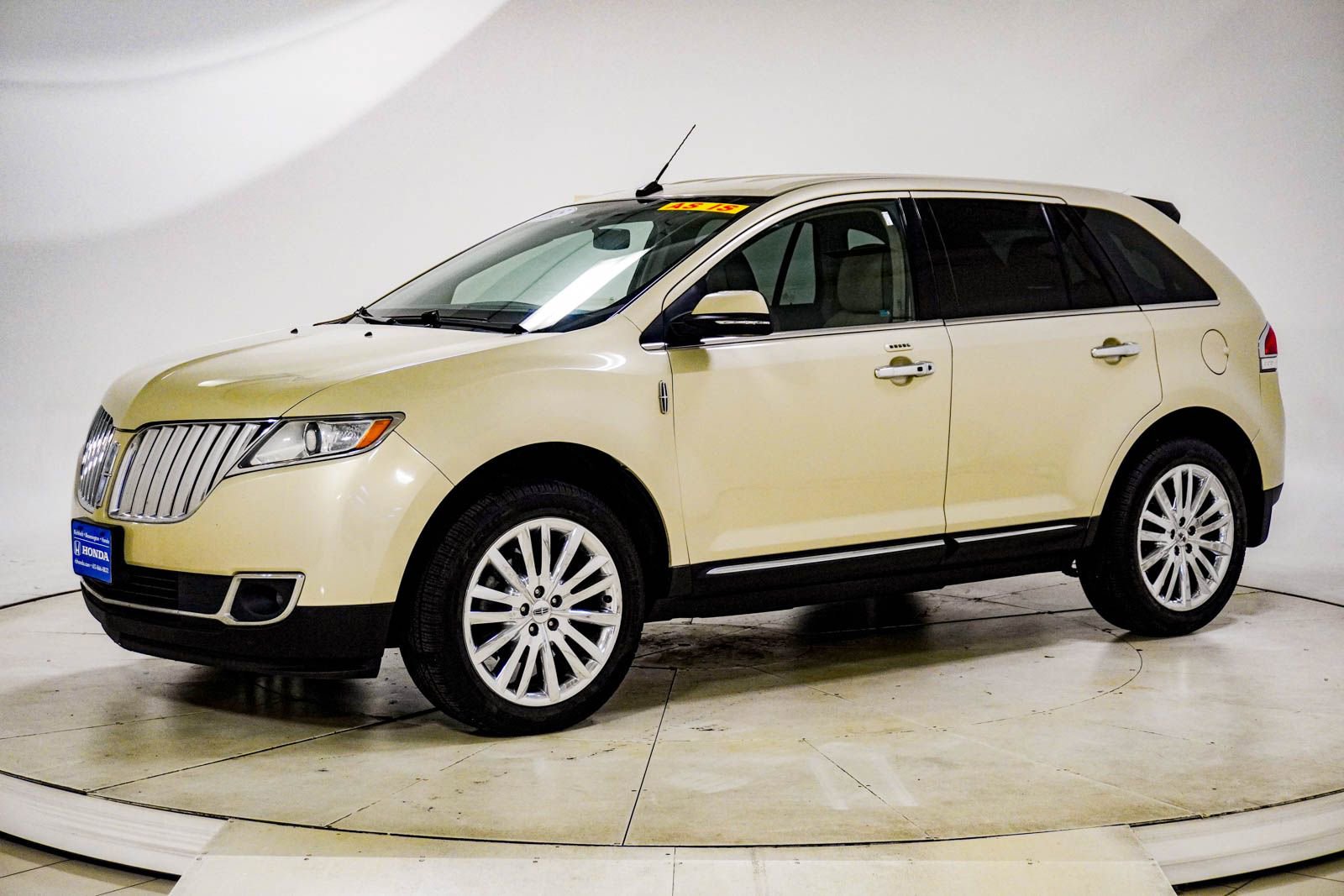 Used 2015 Lincoln MKX FWD w/ Equipment Group 101A image 3