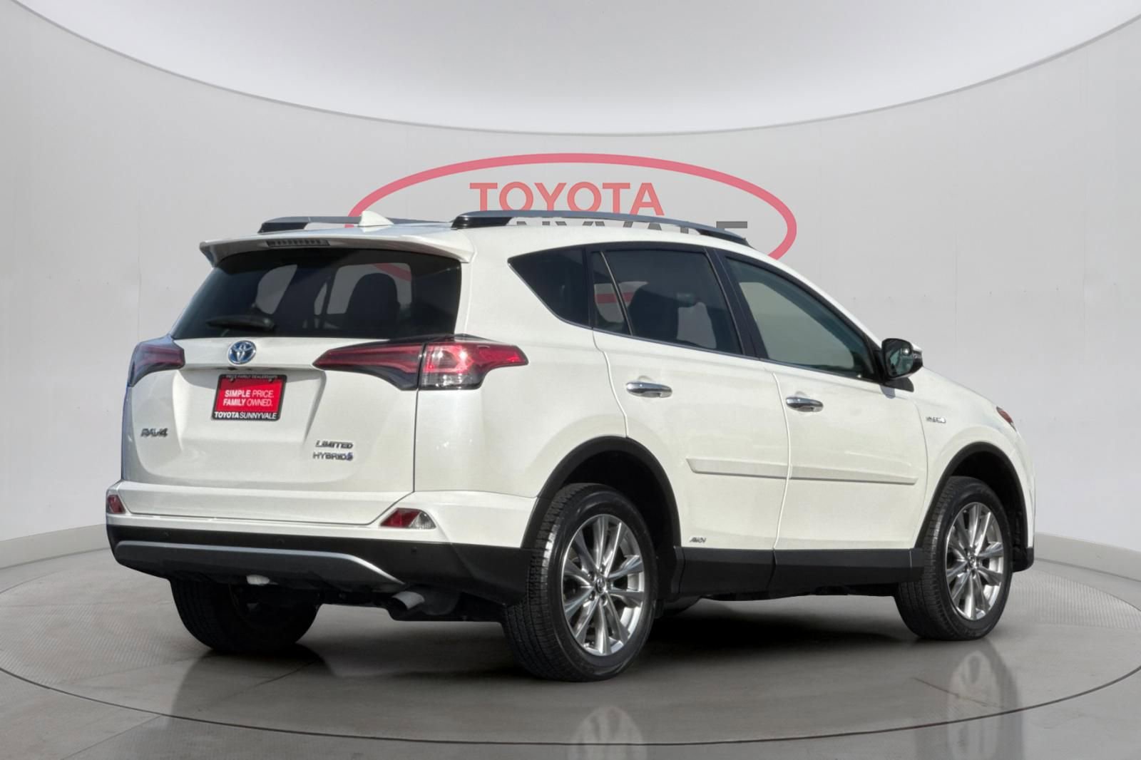 Certified 2018 Toyota RAV4 Limited w/ Advanced Technology Package image 4