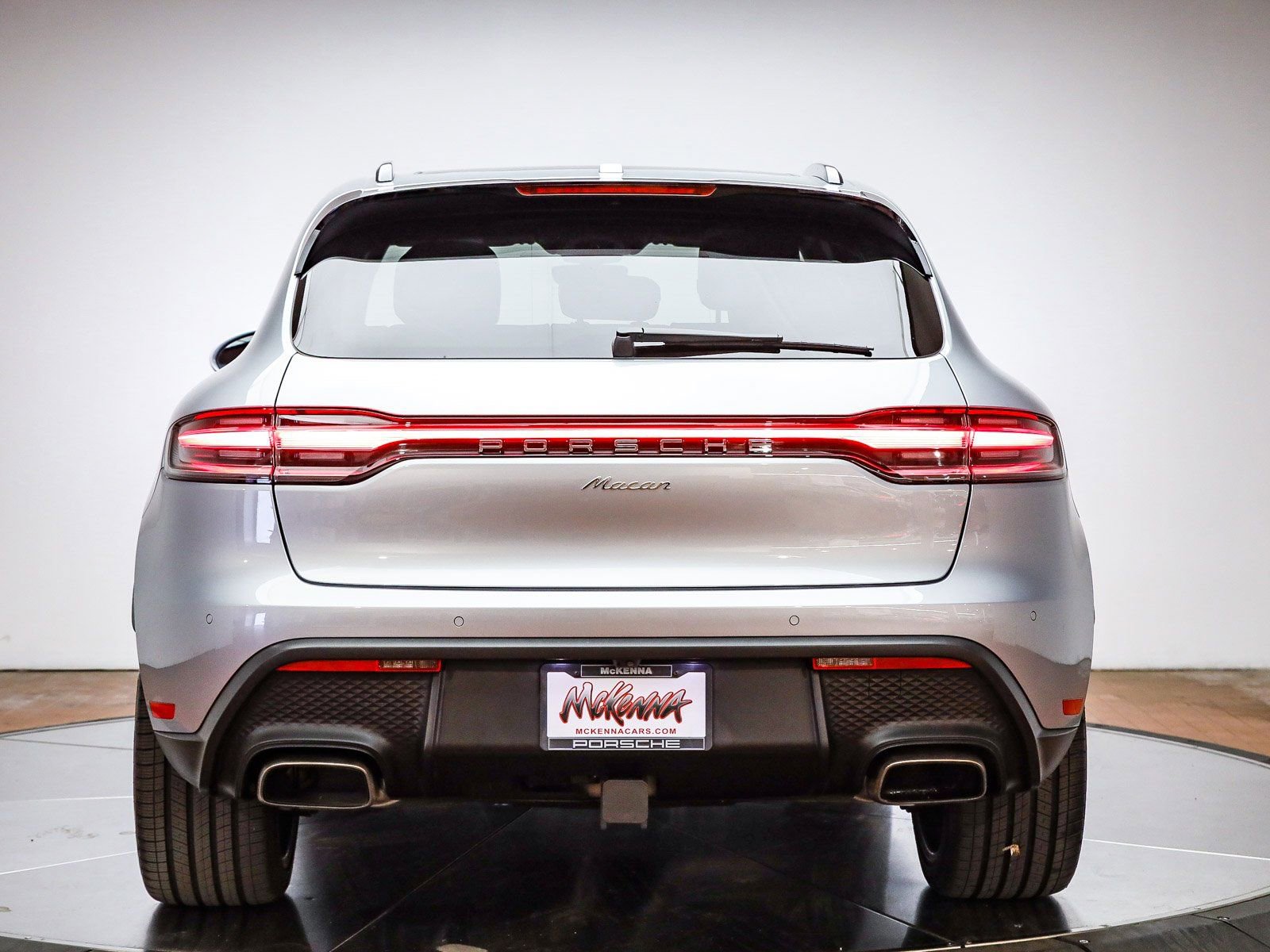 Certified 2025 Porsche Macan image 7