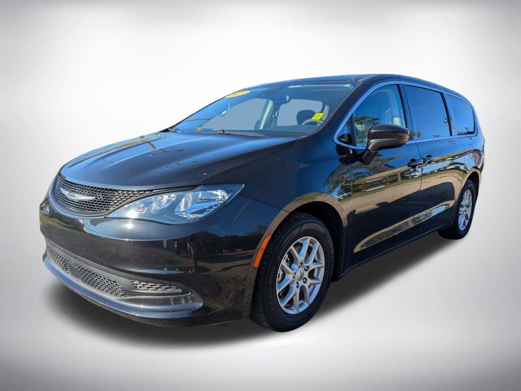 Used 2023 Chrysler Voyager LX image 8