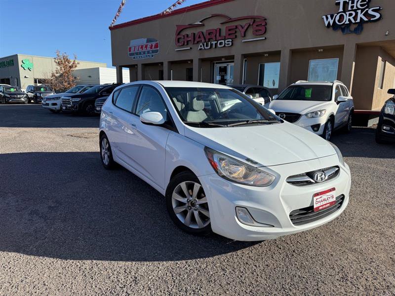 Used 2013 Hyundai Accent SE image 1