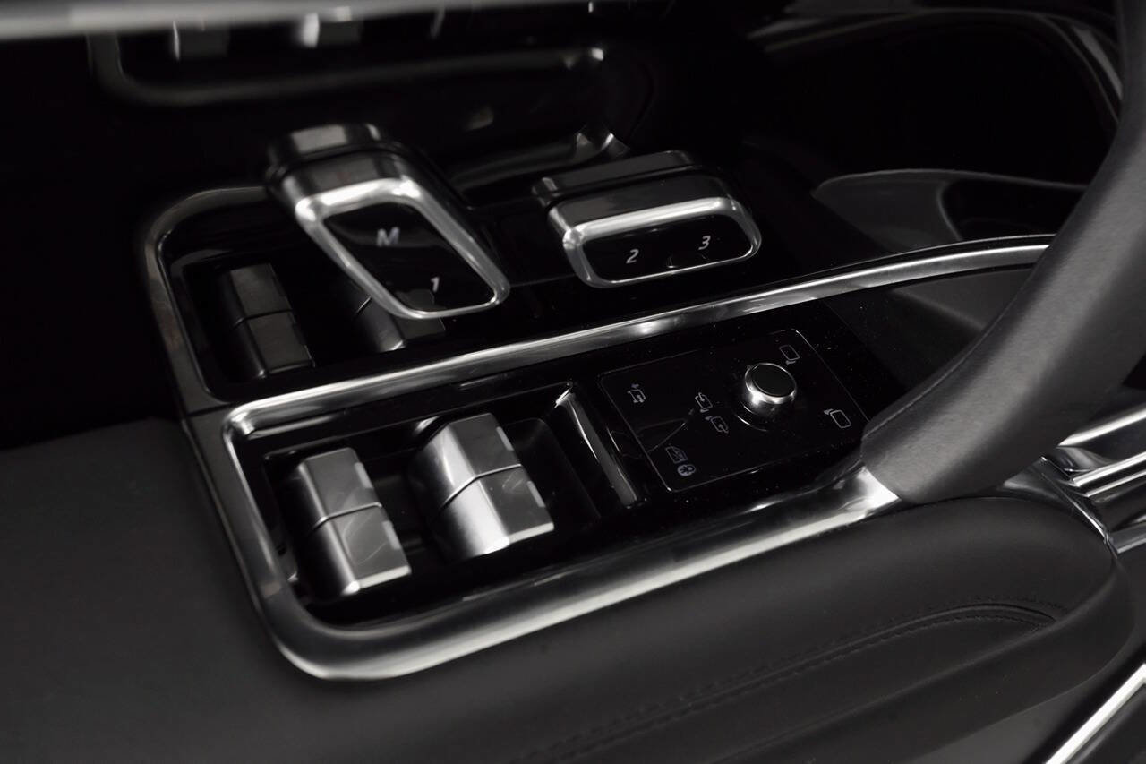 Used 2023 Land Rover Range Rover SE image 26