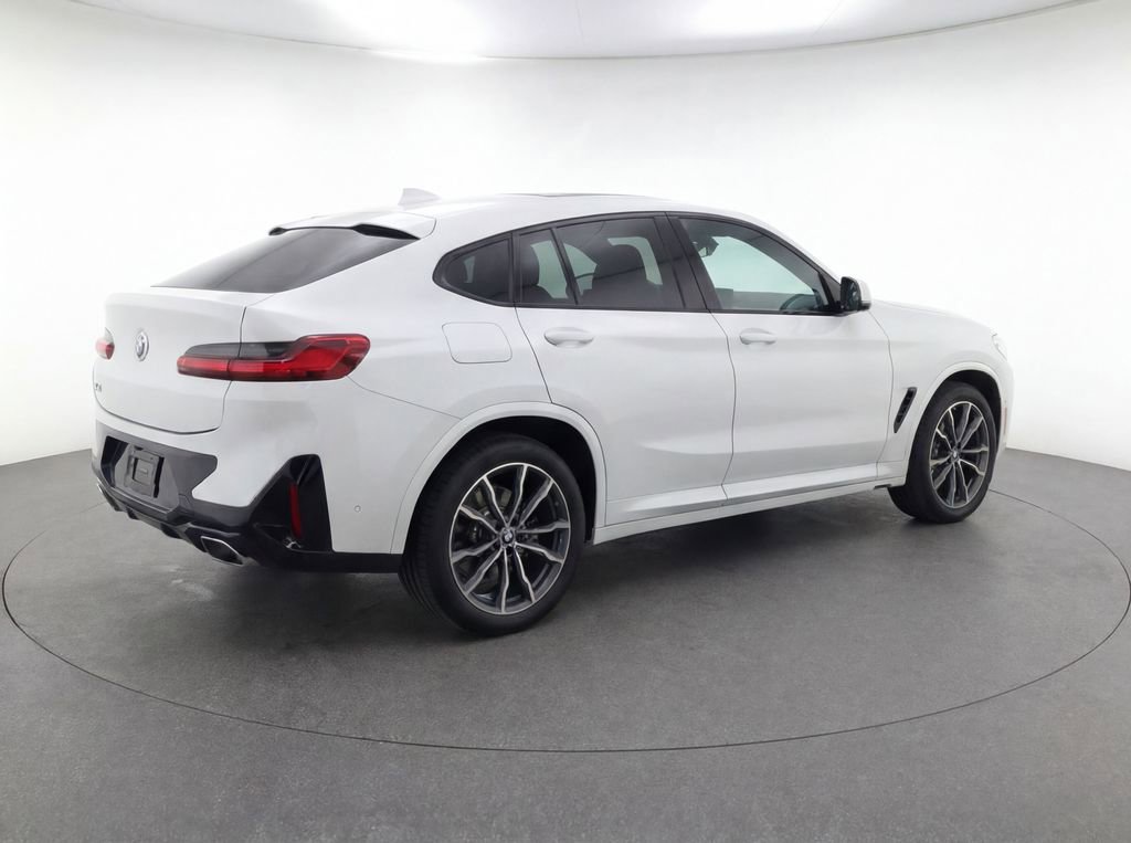 Used 2022 BMW X4 xDrive30i w/ M Sport Package AWD/4WD image 4