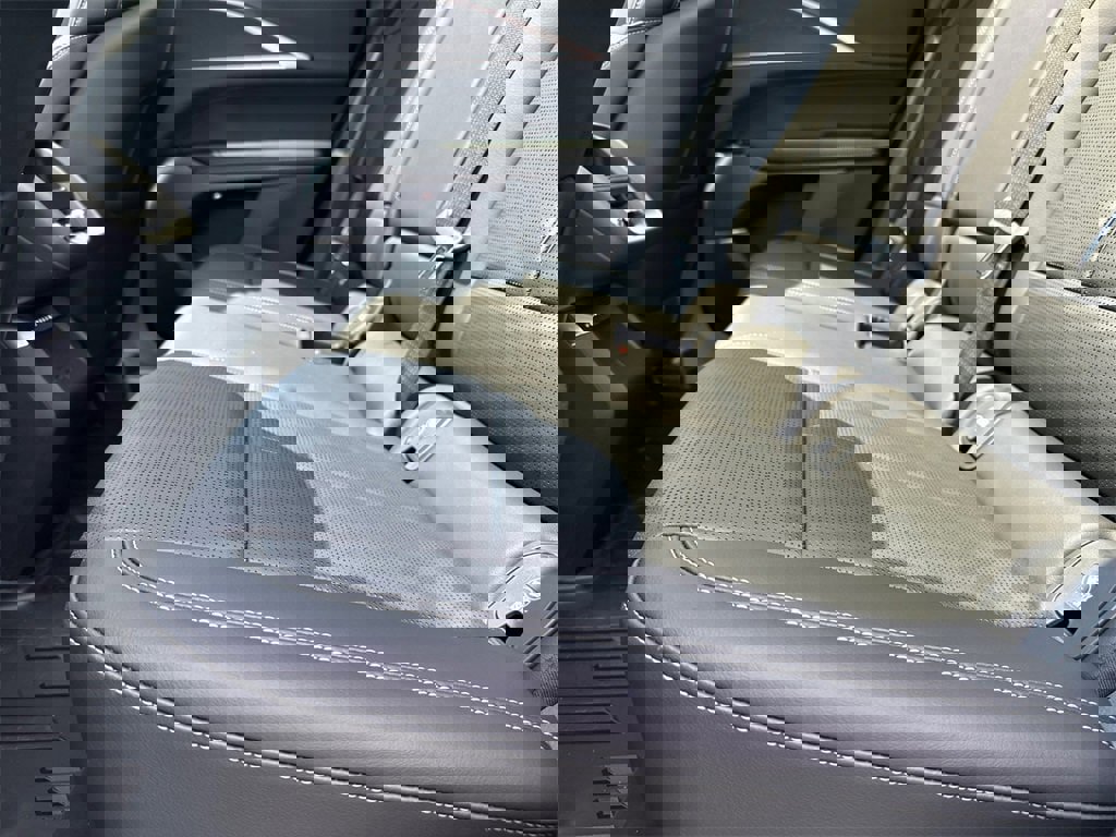 New 2025 Cadillac Lyriq Luxury image 20