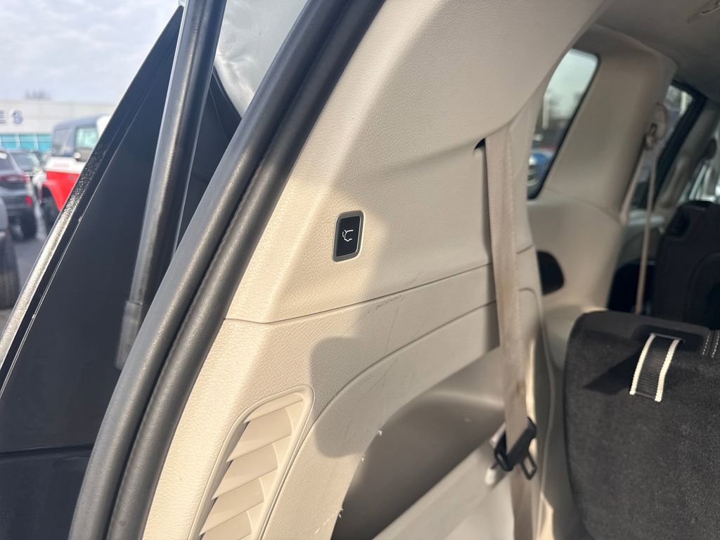 Used 2023 Chrysler Voyager LX FWD image 13