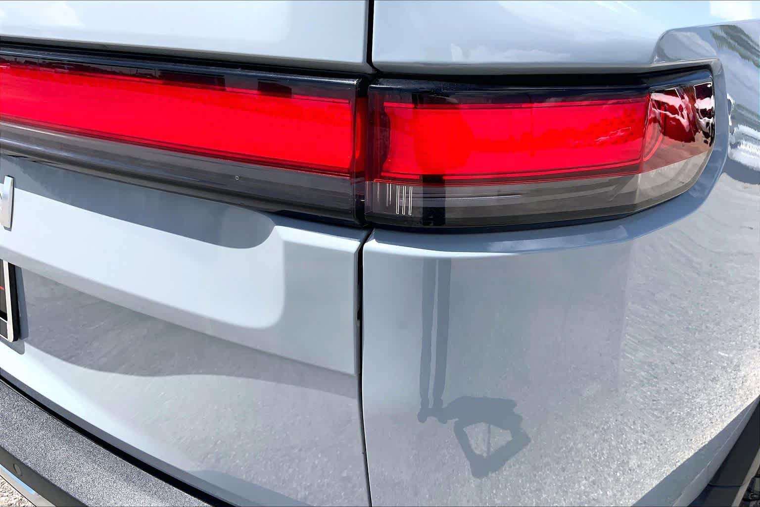 Used 2023 Rivian R1S Adventure AWD/4WD image 28