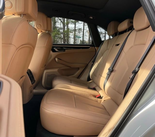 Used 2022 Porsche Macan Base image 15