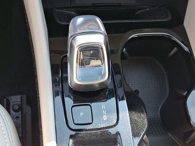 Certified 2025 Volvo XC40 B5 Ultra AWD/4WD image 16