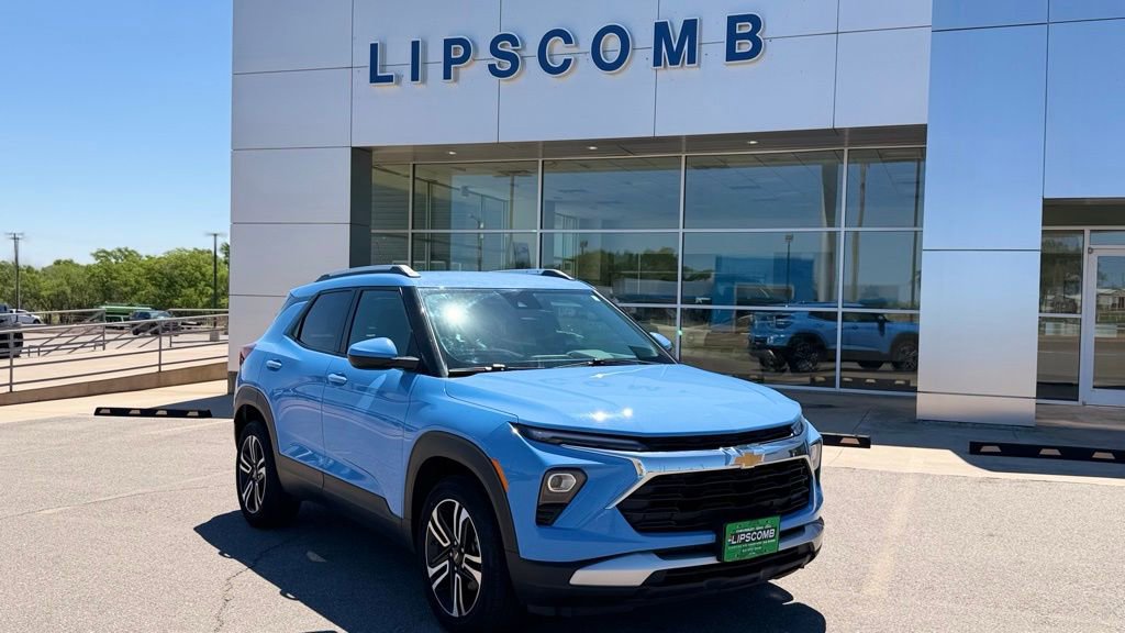 Used 2024 Chevrolet TrailBlazer LT w/ LT Cold Weather Package FWD image 1