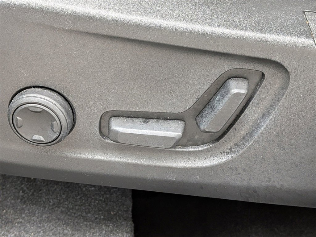 Certified 2024 Volvo XC40 B5 Core image 21