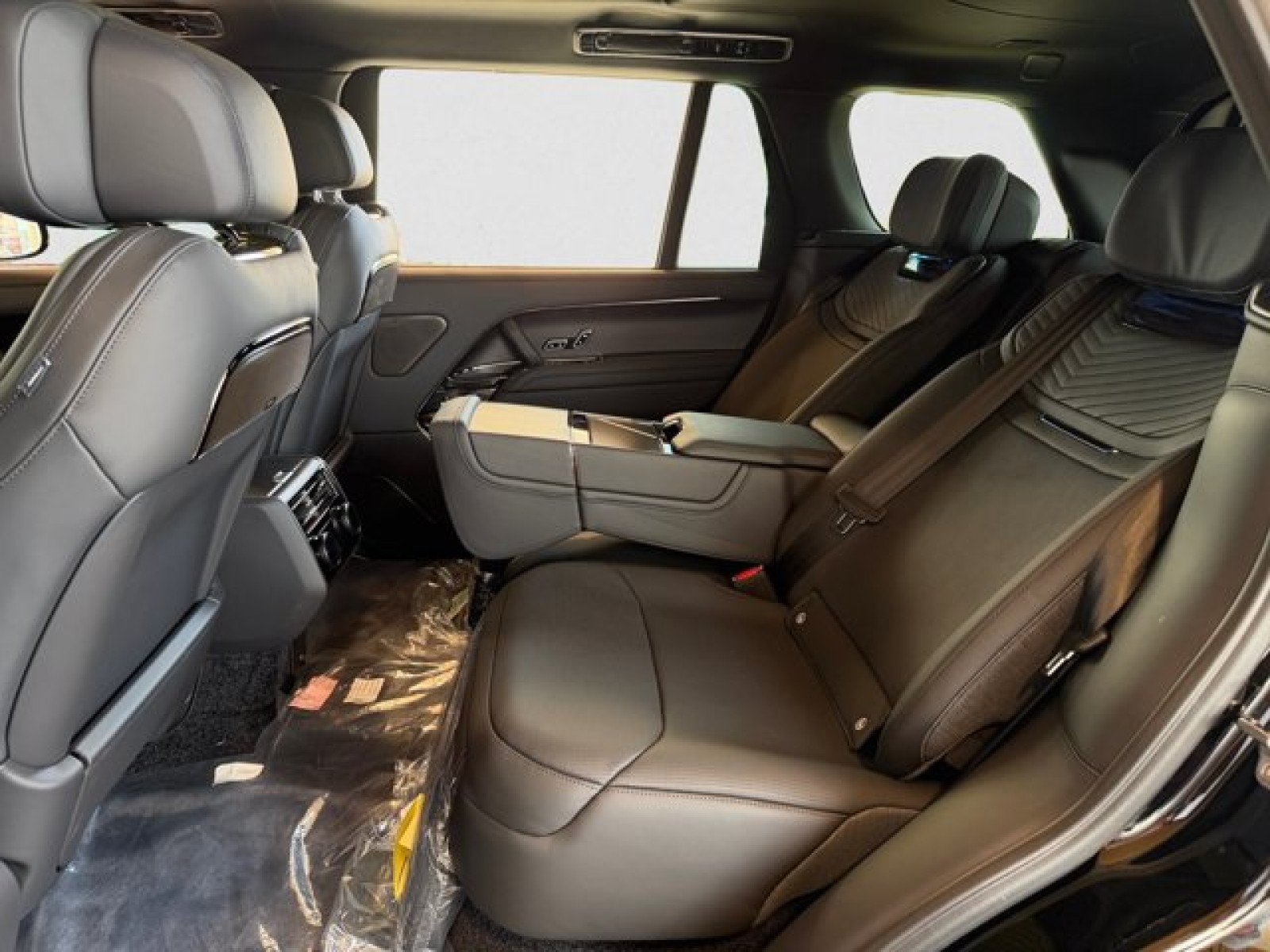 New 2026 Land Rover Range Rover Long Wheel Base SV AWD/4WD image 18
