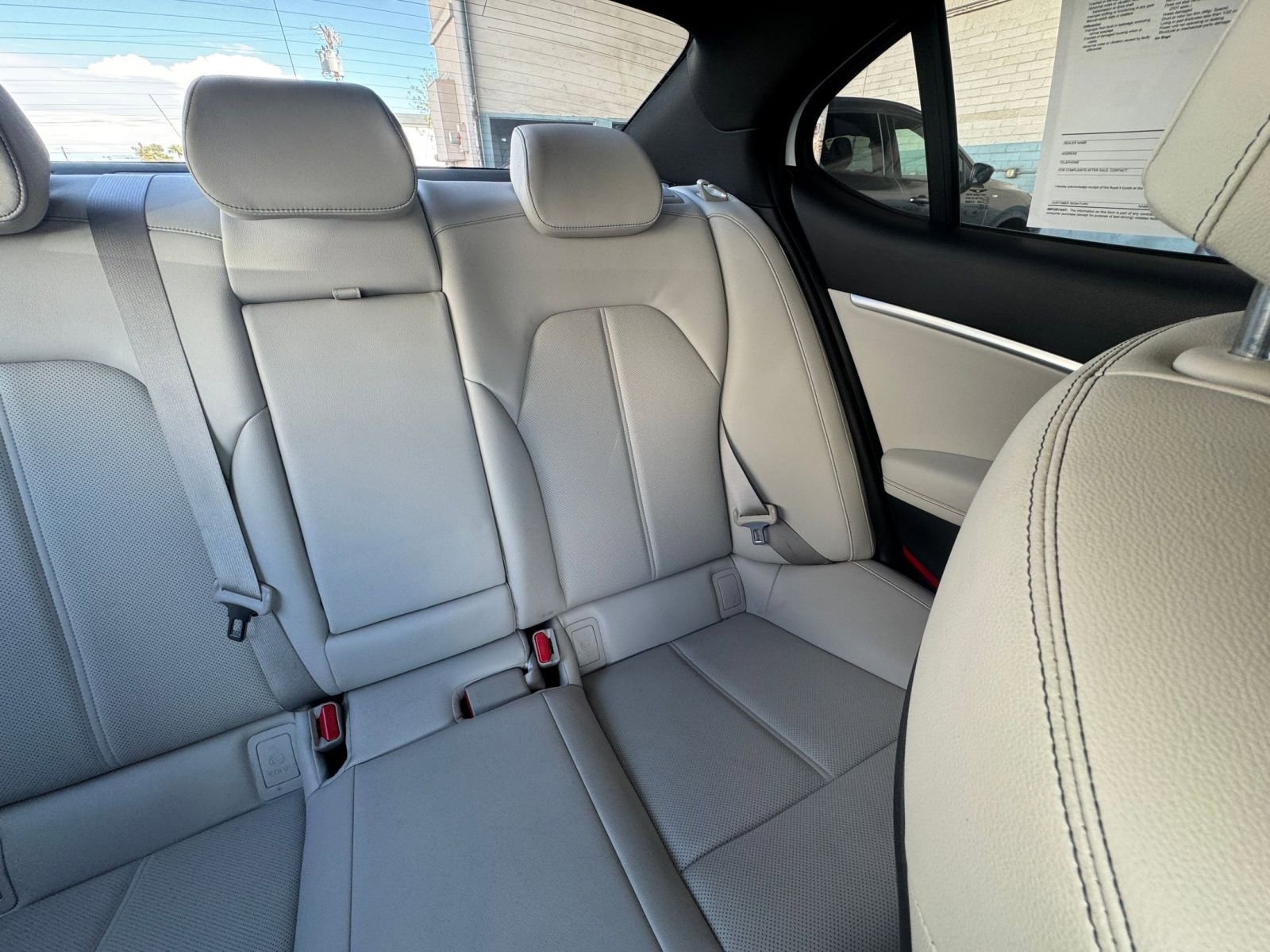 Used 2025 Genesis G70 2.5T image 37