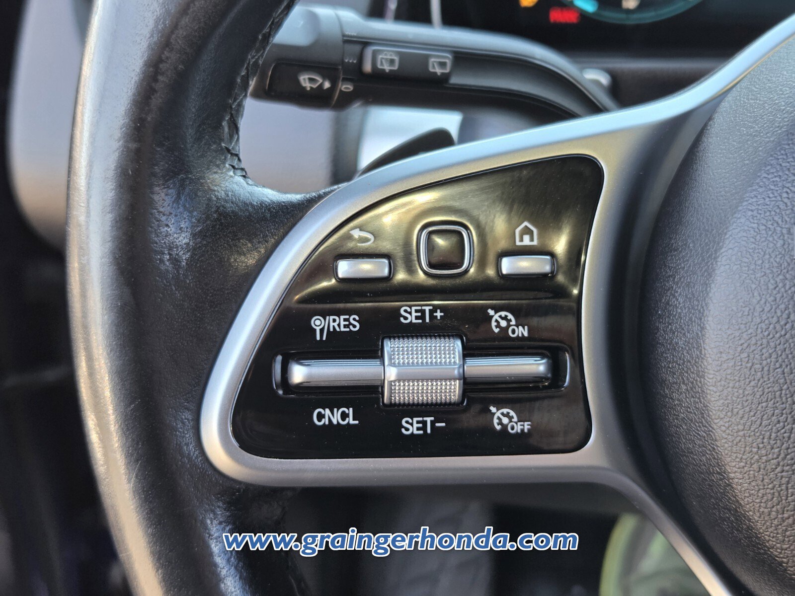 Used 2021 Mercedes-Benz GLB 250 4MATIC w/ Premium Package image 25