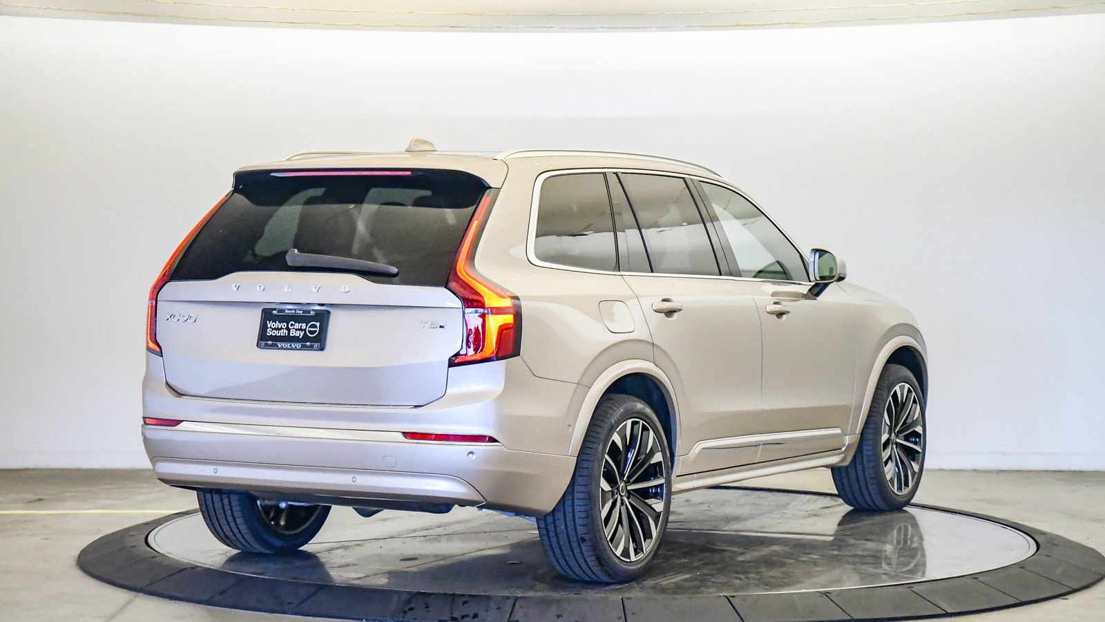New 2026 Volvo XC90 T8 Plus w/ Protection Package Premier AWD/4WD image 5
