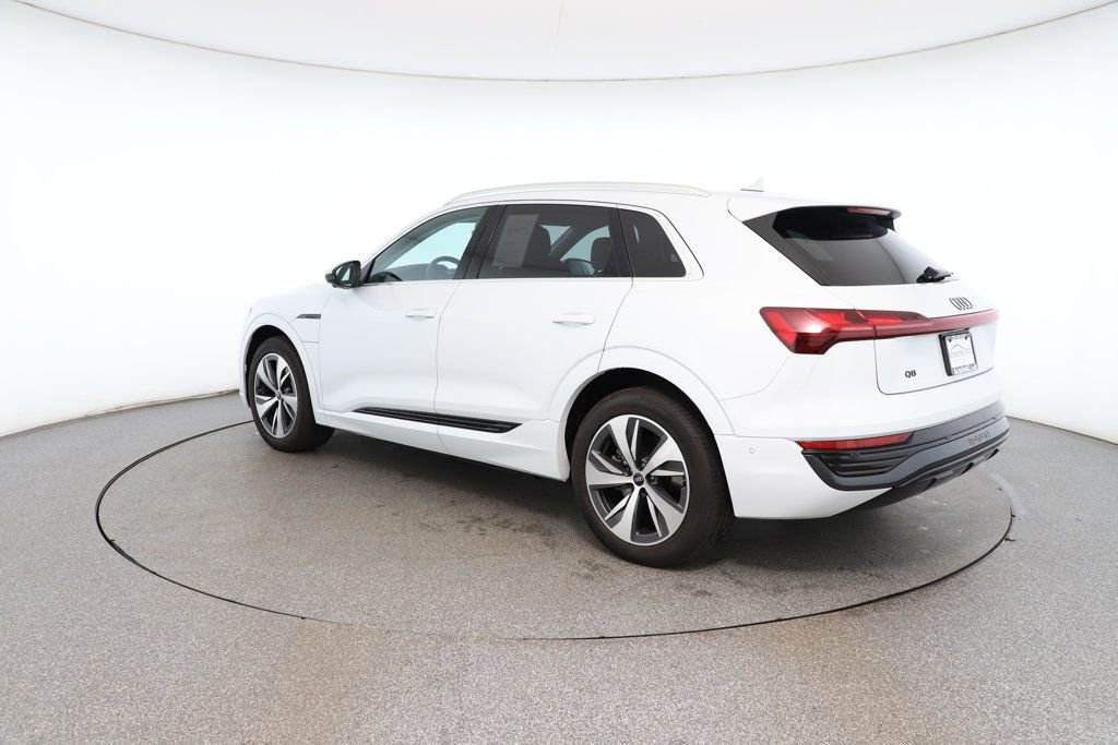 Used 2024 Audi Q8 e-tron Premium Plus w/ Premium Plus Package image 3