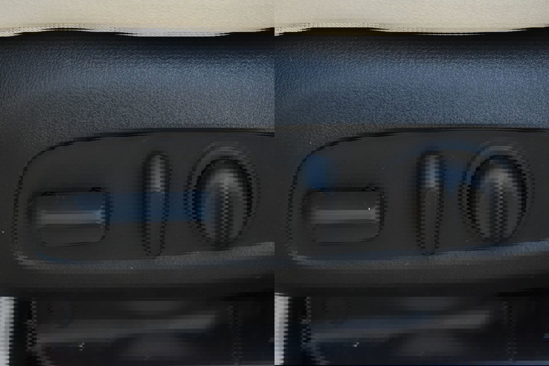 Used 2023 Buick Encore GX Essence w/ Experience Buick Package FWD image 14