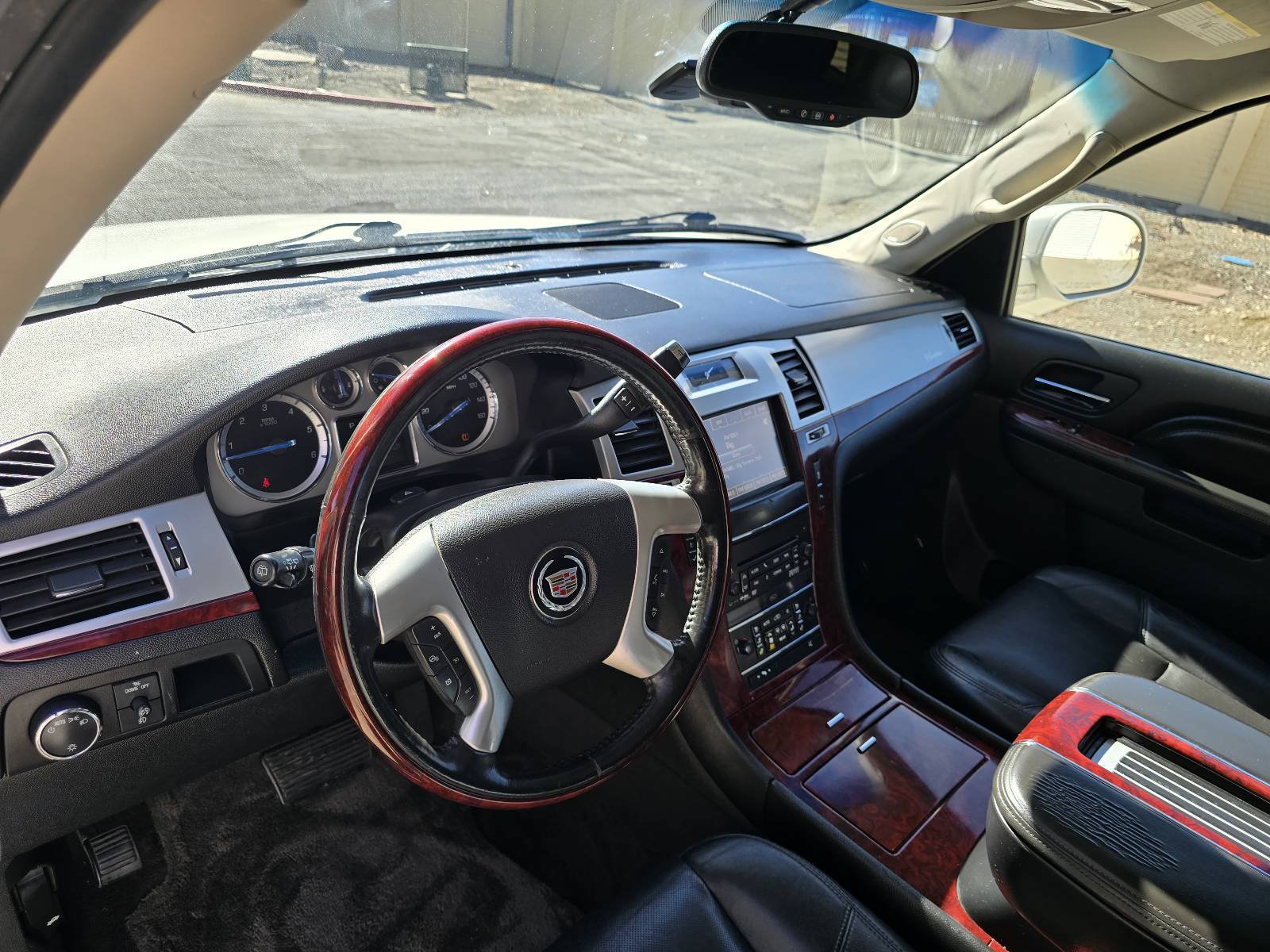 Used 2012 Cadillac Escalade ESV Premium AWD/4WD image 6